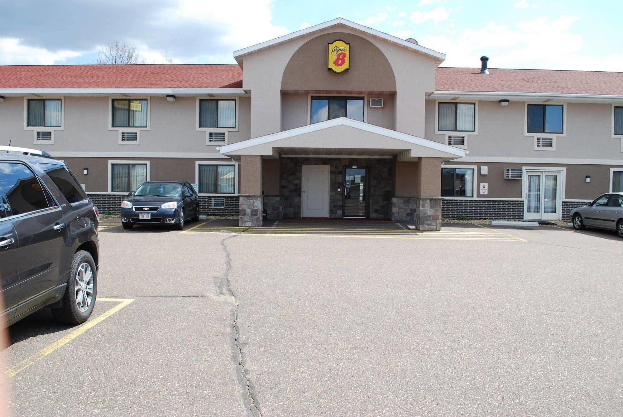Готель Super 8 By Wyndham Eau Claire Wi Екстер'єр фото