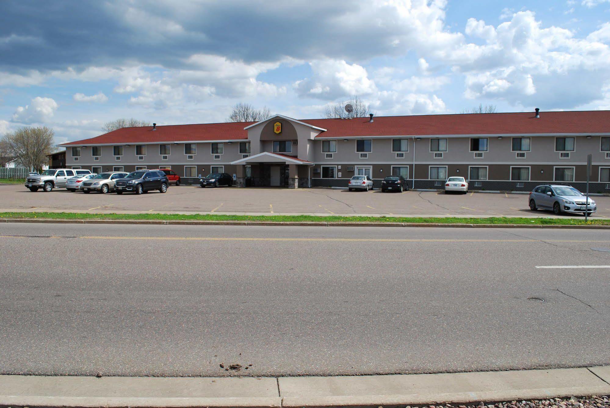 Готель Super 8 By Wyndham Eau Claire Wi Екстер'єр фото